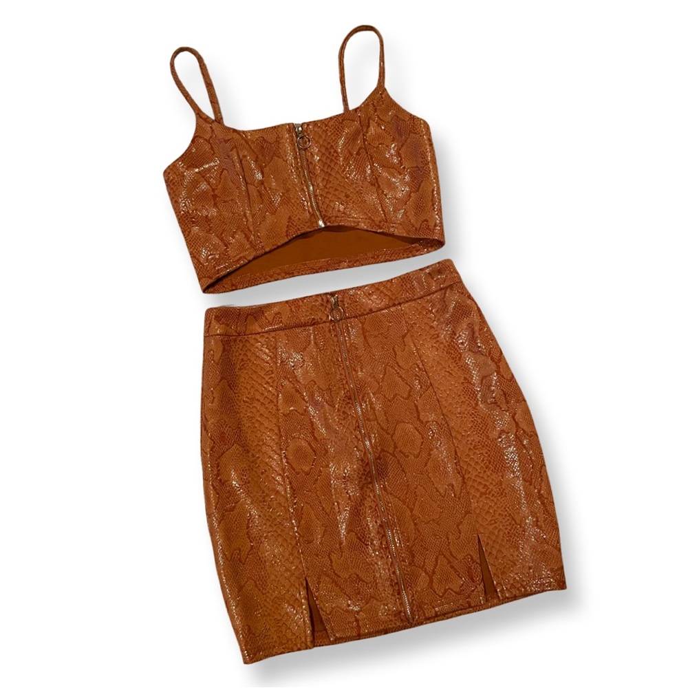 PRIVY Two Piece Set - Picture 2 of 8